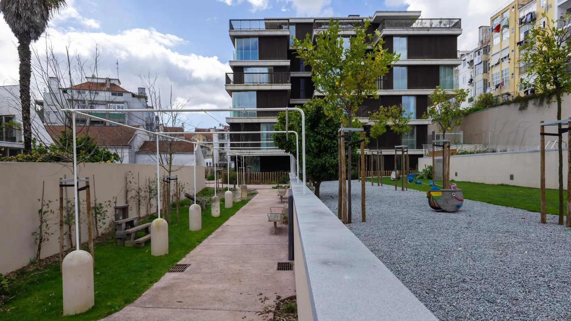 Jardins Da Gloria Charming Living By Lovelystay Lisbon Apartment