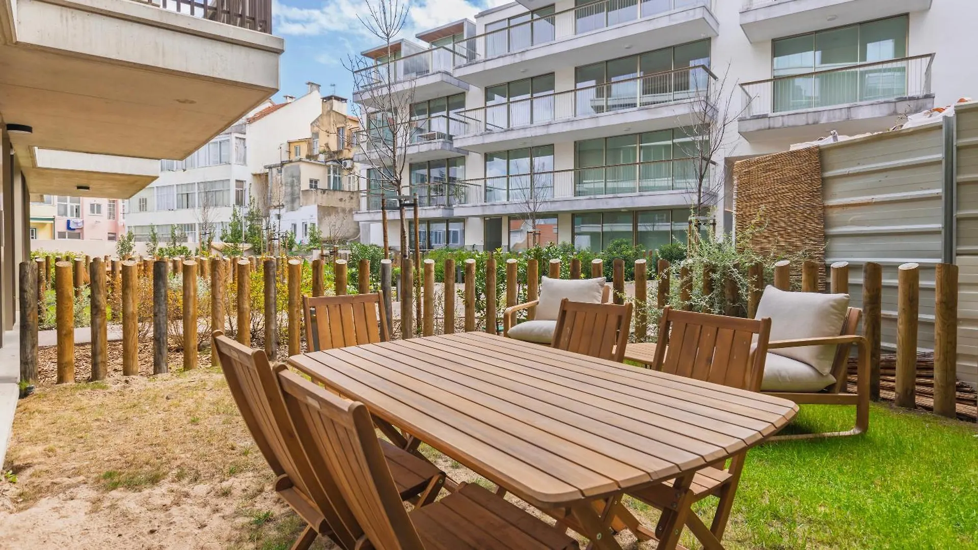 Jardins Da Gloria Charming Living By Lovelystay Lisbon Apartment